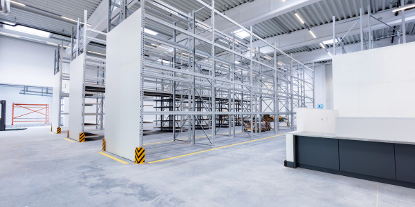Reformas Integrales de Naves Industriales Verdú · Diseño e Instalación de Áreas de Producción, Almacén y Oficinas